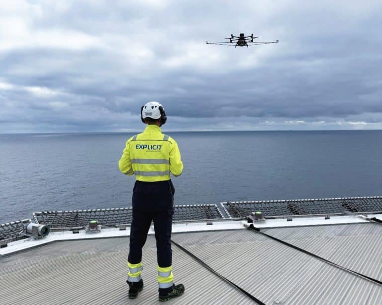 Explicit personnel on an offshore platform during a methane emissions monitoring survey